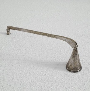เชิงเทียนเหล็กทำมือพร้อมตะขอโค้ง ที่วางโลหะตกแต่งบ้านที่ทนทาน - Product Image 2