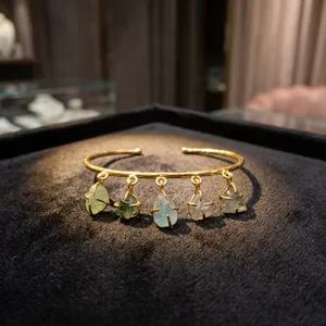 Bracelet manchette plaqué or avec breloques en pierre naturelle, style bohème, bijoux unisexe - Product Image 3