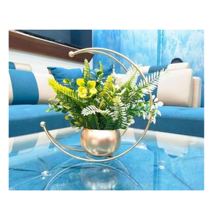 Jarrón de Flores de Metal Dorado de Lujo con Forma de Luna Creciente para Decoración Moderna del Hogar, Macetero Geométrico de Hierro de Alta Calidad para Mesa en Oferta - Product Image 1