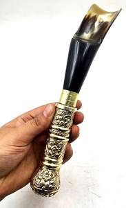 Zapato Artesanal de Cuerno de Búfalo: Diseño Elegante y Duradero, un Accesorio de Vestir Sofisticado - Product Image 3