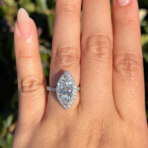 Anillo de compromiso y boda clásico con diamante marquise de 2.70 quilates cultivado en laboratorio, certificado IGI, engaste invisible en oro, ideal para fiestas. - Product Image 2