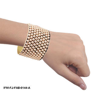 Elegante Brazalete Ancho con Cuentas en Oro Rosa, Brazalete de Malla con Diseño Audaz para Mujer - Product Image 2