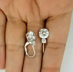 Boucles d'oreilles clous en argent sterling avec moissanite véritable taille brillant rond 3 carats, style mignon - Product Image 1