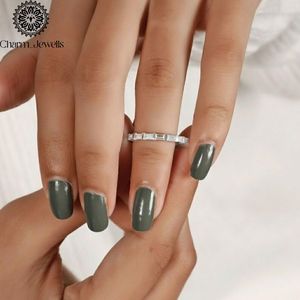 Bague d'éternité minimaliste en argent 925 et moissanite pour femme, sertie de moissanites taille baguette, collection Charm_Jewells - Product Image 5
