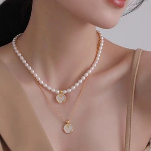Collier de haute qualité au design rétro français, luxe léger, perle d'eau douce, pendentif rose, accessoire de mode haut de gamme - Product Image 3