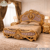 Lit de luxe moderne de taille standard en teck sculpté d'inspiration baroque, réglable en hauteur, avec 2 tiroirs et finition feuille d'or pour chambre à coucher