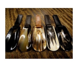 Calzador de hombre personalizado de última generación, pulido, de cuero natural de búfalo, con diseño atractivo, hecho en India. - Product Image 1