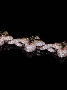 สร้อยข้อมือทองคำชมพู 14K ดีไซน์โคลเวอร์ประดับเพชรเม็ดใหญ่สีเขียวทรงมาร์คีส์และเพชรเลี้ยงในห้องปฏิบัติการทรงดอกไม้สี่แฉก ประดับเพชรแบบฝังเต็มเส้น สำหรับผู้หญิงสุดหรู - Product Image 3