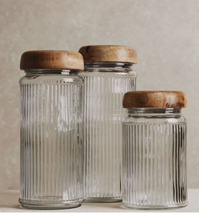 Bocaux en verre avec couvercles en bois pour le stockage de cornichons faits maison, sauces, épices, café, thé, sucre, collations et articles de garde-manger - Product Image 5