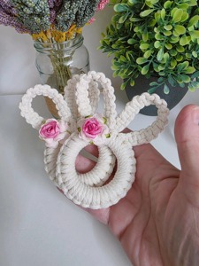 Anillo de servilleta de macramé hecho a mano con forma de conejo, ideal para fiestas infantiles, baby shower y decoración de Pascua, venta al por mayor desde India. - Product Image 5