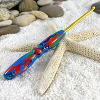 Crochet ergonomique artisanal en bois et résine RR ENTERPRISES avec poignée lisse pour les fournitures de loisirs créatifs, fabriqué en Inde