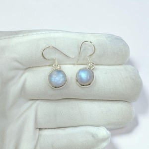 Pendientes de Plata de Ley 925 con Piedra Lunar Arcoíris Fuego Azul Natural, Meticulosamente Hechos a Mano con Piedras de Alto Brillo - Product Image 3