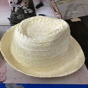 หมวกซอมเบรโรขนาดเล็กหลากสีวาดลายด้วยมือพร้อมพู่ห้อย สำหรับตกแต่งร้านอาหาร งานฉลองวันซินโก เดอ มาโย และอุปกรณ์จัดปาร์ตี้ร้านทาโก้ - Product Image 1