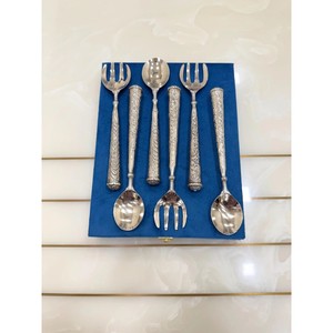 Elegante Juego de Cubiertos Metálicos con Mangos Grabados, Acabado Espejo de Alta Calidad, Apto para Lavavajillas, Ideal para Bodas - Product Image 3