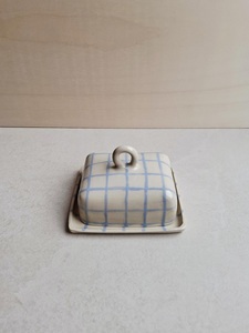 Mantequillera Artesanal con Tapa de Anillo, Bandeja Profunda para Servir, Acabado con Esmalte Reactivo, Elegante Soporte para Guardar Mantequilla en la Mesa - Product Image 5