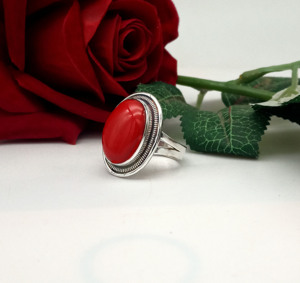Anillo de Coral Rojo Natural, Anillo de Piedra de Coral Hecho a Mano, Joyería de Cristal Curativo, Regalo para Niñas y Mujeres - Product Image 1