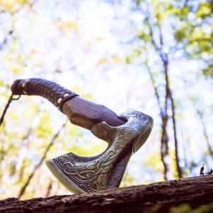 Hache de chasse artisanale en acier industriel à haute teneur en carbone, manche en bois de rose, étui en cuir, 1,5 kg, multi-usages, camping, extérieur - Product Image 5