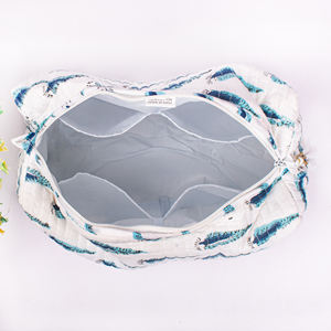 Magnifique Trousse de Maquillage Multifonction Grande Capacité en Coton Matelassé Fait Main avec Fermeture Éclair, Design Unique et Portable, Luxe Unisexe - Product Image 5