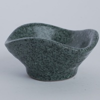 Plato Cuadrado de Gres Verde Musgo Oscuro con Borde Irregular, Hecho a Mano y Apto para Lavavajillas, para Uso en Restaurantes/Hoteles