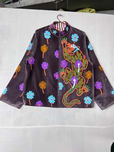 เสื้อแจ็คเก็ตคอจีนผ้ากำมะหยี่ ปักลายดอกไม้ด้วยมือ สไตล์จีน ทรงหลวม แขนยาว สำหรับฤดูใบไม้ร่วงและฤดูหนาว ผ้ากำมะหยี่ซูซานี - Product Image 1