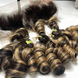 Cheveux humains vierges vietnamiens de qualité supérieure, super double trame, bouclés et rebondissants, blond piano, paquet et fermeture en dentelle transparente - Product Image 6