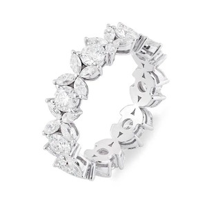 Anillo de compromiso de diamantes de alta gama con piedra central de corte redondo, anillo chapado en plata maciza disponible al mejor precio. - Product Image 3
