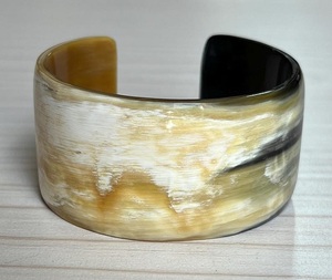 กำไลเขาควายทำมือสไตล์โมเดิร์นสีดำเป็นมิตรต่อสิ่งแวดล้อม - Product Image 4