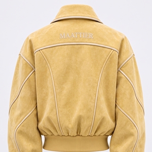 Chaqueta Bomber Corta Amarillo Mostaza para Mujer con Ribete Crema, Cuello Oversize y Cierre de Botones a Presión al por Mayor - Product Image 5