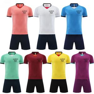 Vêtements de football professionnels, fabricant de tenues de football personnalisées, ensemble maillot et short d'équipe, vêtements de sport légers et durables - Product Image 6