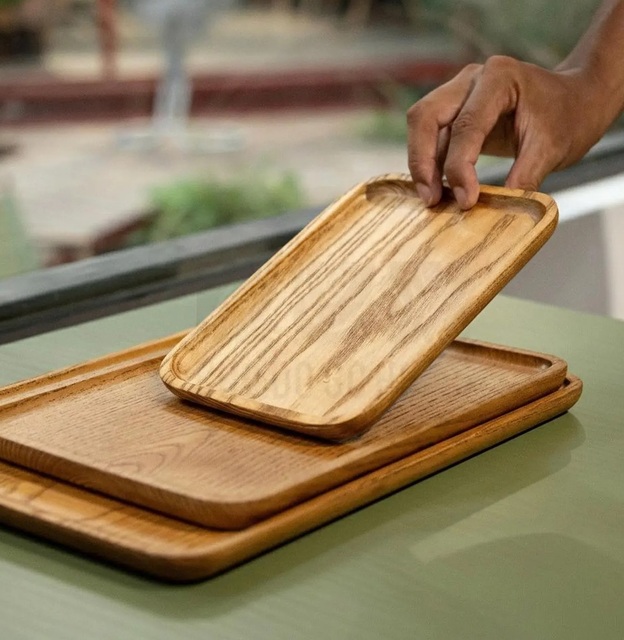 Rectangular Handcrafted Oak Wood Tray Minimalist Design Food Safe Portable Commercial Grade Multifunctional Catering Utility