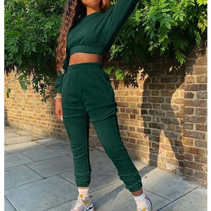 Ensemble de sport 2 pièces pour femme en polaire verte épaisse, polyester/coton, extensible dans les quatre sens, séchage rapide, avec haut court à manches longues - Product Image 4