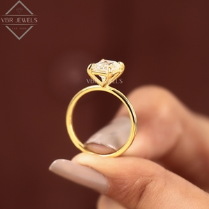 Anillo Solitario de Diamante Corte Esmeralda en Oro Amarillo con Cuatro Puntas, Joyería de Compromiso, Boda, Regalo para Mujer, Proveedor de Lujo - Product Image 4