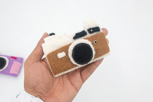 Llavero de fieltro de lana cosido con forma de cámara vintage, juguete de simulación para niños, accesorio para fotos de recién nacidos - Product Image 4