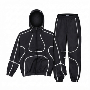 Ensemble coordonné streetwear homme sur mesure, coupe-vent zippé haute visibilité avec bandes réfléchissantes et jogging - Product Image 1