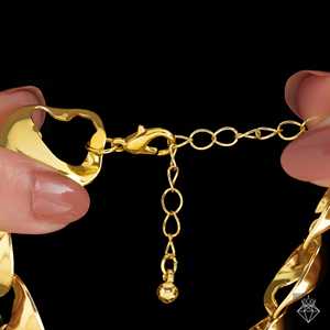 Brazalete geométrico estructurado chapado en oro PRAO, brazalete de moda antideslustre - Product Image 1