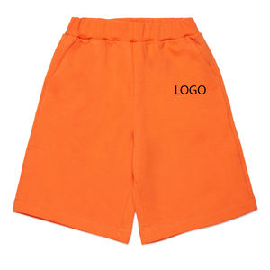Shorts décontractés pour garçons en matière légère, conçus pour l'été, alliant confort et style, avec logo personnalisé et poches. - Product Image 1