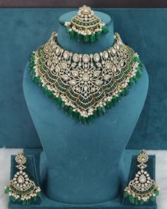 Parure de mariée haut de gamme en laiton poli, ornée de moissanite, de pierres à double couche Polki et de perles de verre, avec collier, boucles d'oreilles et Maang Tikka - Product Image 1