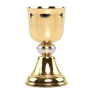 Cáliz Clásico de Metal Dorado con Banda Plateada, Utensilio Duradero para Bar, para Uso en Iglesias, Suministros para Iglesias Católicas, Barra de Vino Hecha a Mano de Latón - Product Image 1