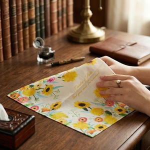 [K-ESSENTIALS] Foulard floral en coton des années 60, 50x50cm, doux, écologique, motif fleur jaune, pour le cou - Product Image 2