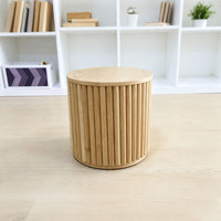 Table ovale en chêne naturel moderne avec piétement cannelé et banc assorti, ensemble table basse pour la maison, l'hôtel, le salon