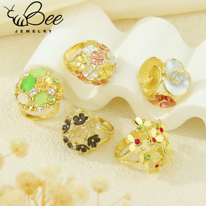 Anillos de cobre con encanto de moda, joyería de color oro de 14k, anillo geométrico de cristal natural exquisito y lujoso para fiesta. - Product Image 1