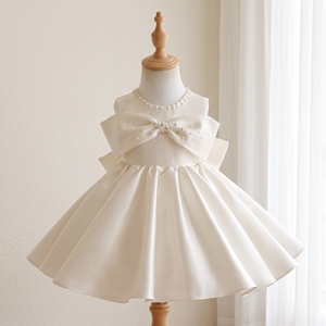 Robe de demoiselle d'honneur élégante en satin ivoire avec nœud, col perlé, design personnalisé, OEM ODM - Product Image 1