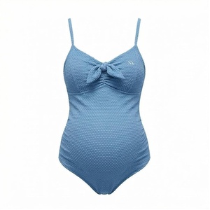Traje de baño de una pieza para mujer, azul liso, texturizado, elástico, tipo bandeau con detalle de nudo fruncido en la parte delantera - Product Image 1