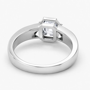Anillo de Compromiso de Diamantes con Corte Esmeralda en Oro Blanco para Mujer, Engaste de Tensión, Estilo Clásico, Diseño Geométrico - Product Image 2