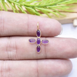 Pendentif Croix en Améthyste Naturelle Plaqué Or, Breloque Ovale en Pierre Précieuse, Bijou Religieux Délicat, Collier Minimaliste Fait Main pour Femme - Product Image 4