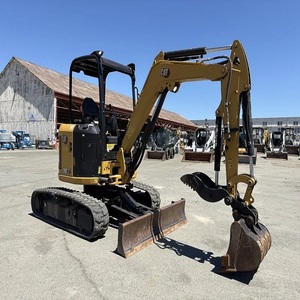 Achetez des mini-excavatrices CAT 302.7 CR, machine haute performance pour les chantiers de construction, qualité supérieure avec livraison rapide disponible - Product Image 6