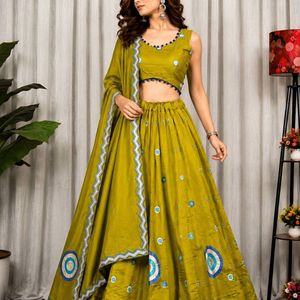 Lehenga Choli en soie Vichitra brodé multi-fils pour Navratri avec dupatta – Prix de gros par Royal Export - Product Image 2