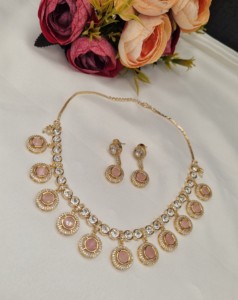 Ensemble collier et boucles d'oreilles ethniques de luxe en Kundan non taillé, plaqué or léger, avec pierres précieuses rondes, pour soirée, collection mode. - Product Image 1