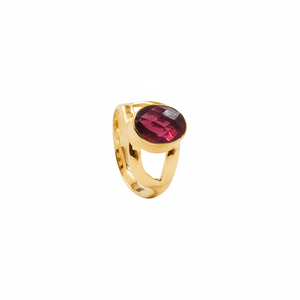 Bague en pierre précieuse ovale rose fuchsia créée en laboratoire - Plaqué or fait main, style bohème géométrique 8x10mm, rose vif audacieux, féminin, pour usage quotidien - Product Image 1
