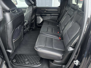 Camioneta 4x4 de alta resistencia, modelo 2019, completamente nueva, con configuración premium estilo Laramie, diseñada para rendimiento y comodidad. - Product Image 5